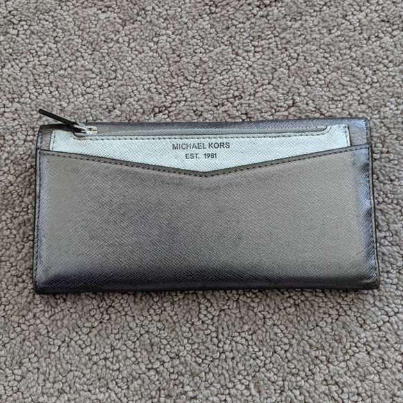 Michael Kors wallet - Picture 3 of 4